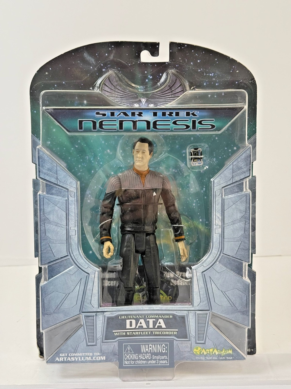 2002 Art Asylum - Star Trek: Nemesis - Data with Starfleet Tricorder - NEW